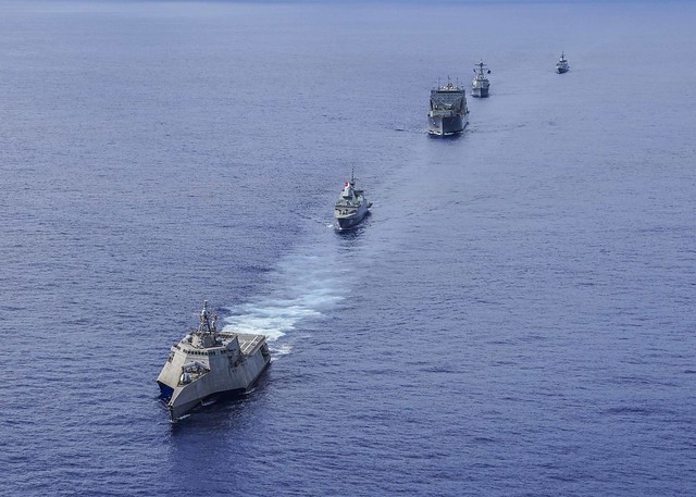 The littoral combat ship USS Gabrielle Giffords (LCS 10) leads a formation followed by the Republic of Singapore Navy (RSN) frigate RSS Formidable (FFS 68), the dry cargo ship USNS Amelia Earhart (T-AKE 6), the guided-missile destroyer USS Momsen (DDG 92)