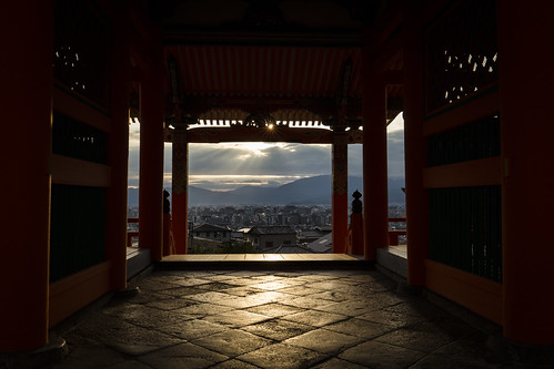 japan canon kiyomizudera 清水寺 kyoto sunset temple westgate cityscape colorful sun clouds reflection city unescoworldheritagesites unesco happyplanet asiafavorites