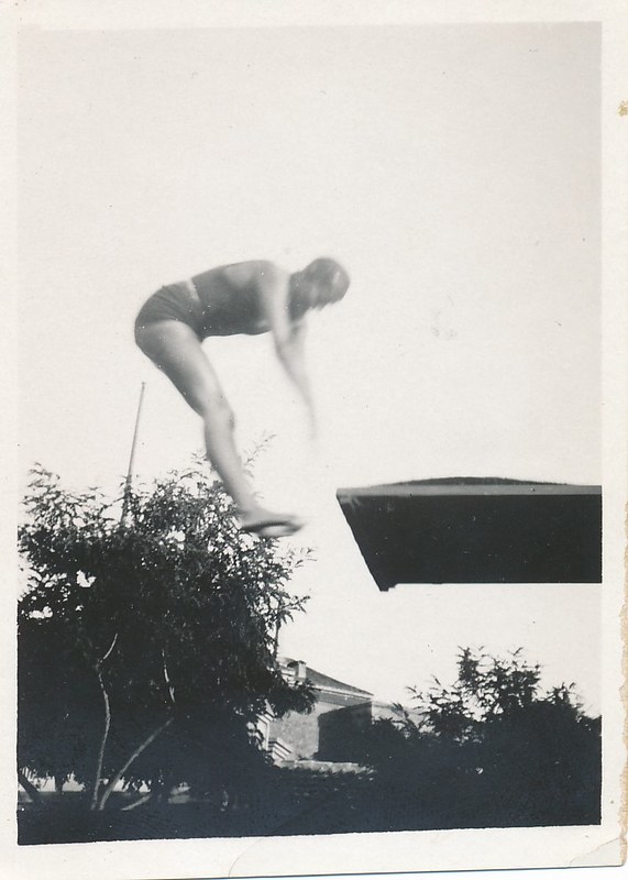 Fotografía de Eduardo Butragueño Bueno, trampolín en la piscina de la escuela de Gimnasia