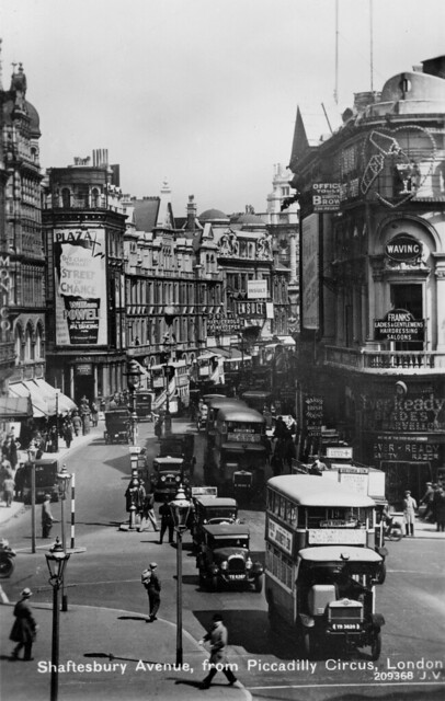 Piccadilly Circus: 1930