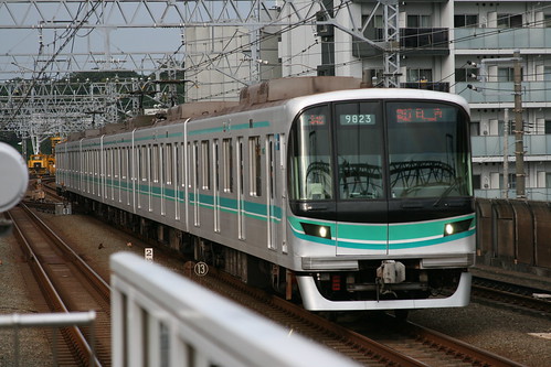 Tokyo Metro 9000 series (5th ver) in Shin-Maruko Station, Kawasaki, Kanagawa, Japan /Sep 21, 2019