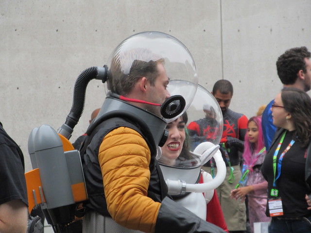 2019 Bubble Helmet Space Couple NY Comic Con 4685