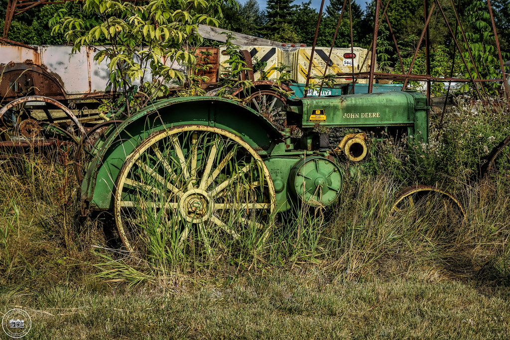 C.W. Wallace (Rusty Relics) John Deere Tractor (Explored)