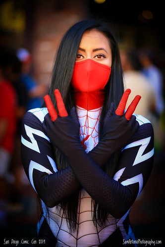 comiccon comicconinternational sandiegocomiccon female woman spiderwoman cosplay cosplayer spider people web black beautiful dark beauty costume spiderweb trickortreat attractive athletic fit fitness young stylish strong heroine