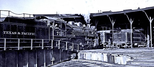 462 steamlocomotive texaspacificrr marshalltx roundhouse turntable railroad 1946
