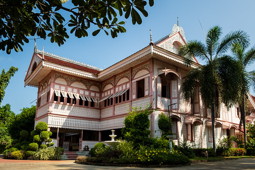 gingerbread house museum phrae pink vacation vongburi wongburi thailand teak wood exterior happyplanet asiafavorites