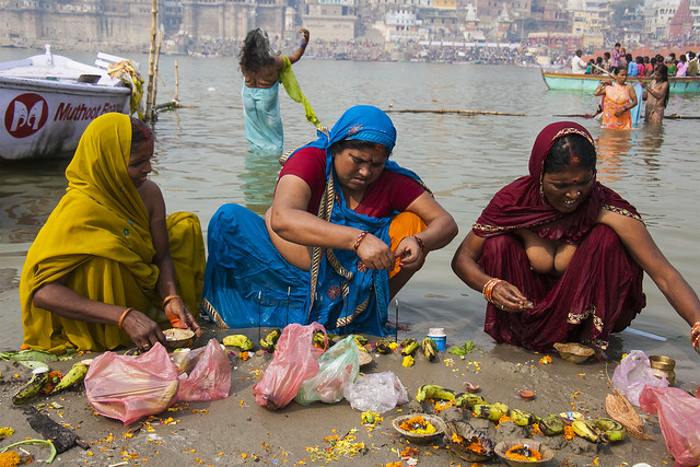 Rituals on the Ganges bank