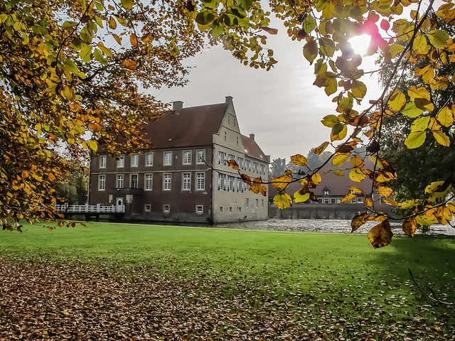 Herbstliche Burg Hülshoff im Münsetrland
