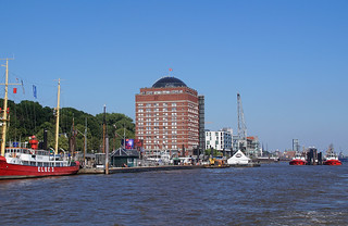 2-244 Havenboottocht Elbe seniorencomplex