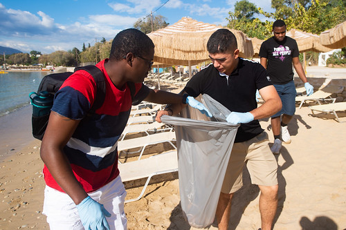 Farragut Sailors beach clean-up