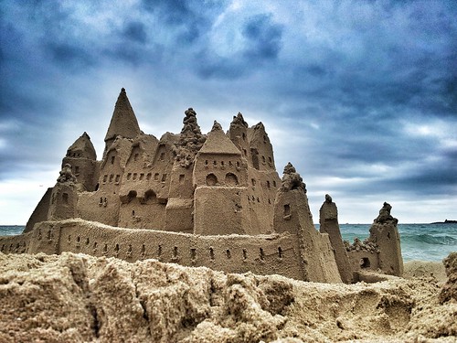 Castillos de arena v.2.0 | El niño que lo ha hecho debe ser … | Flickr