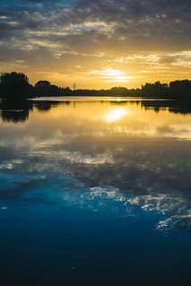 Sunrise at Delapre Lake
