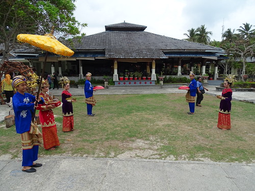 indonesia paraibeachresort pualabangka dancers starclipper