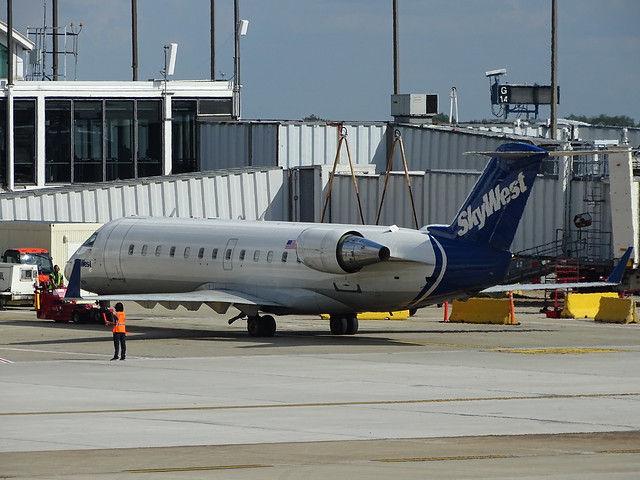 SkyWest Airlines Bombardier CRJ-200ER N879AS