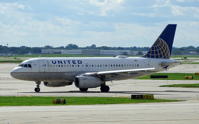United Airlines Airbus A320 N820UA