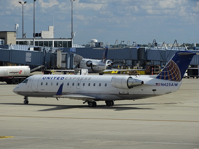 United Express (Air Wisconsin) Bombardier CRJ-200 N425AW