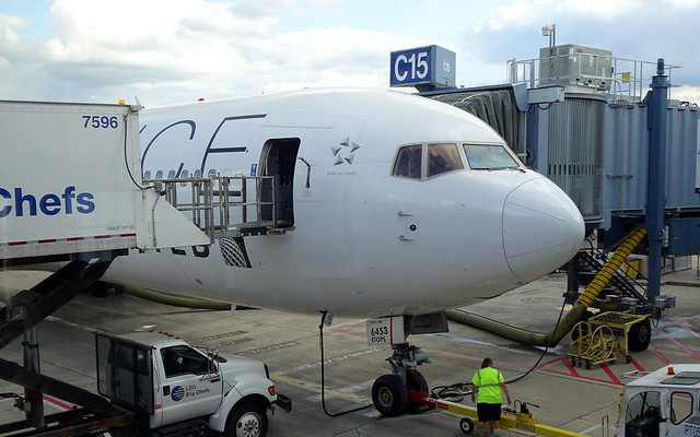 United Airlines Boeing 767-322ER N653UA 'Star Alliance'
