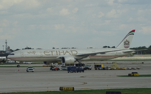 Etihad Airways Boeing 777-300ER A6-ETJ