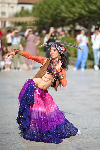 neftis paloma baile danza dance esmeralda mercado cervantino cervantine market medieval alcalá