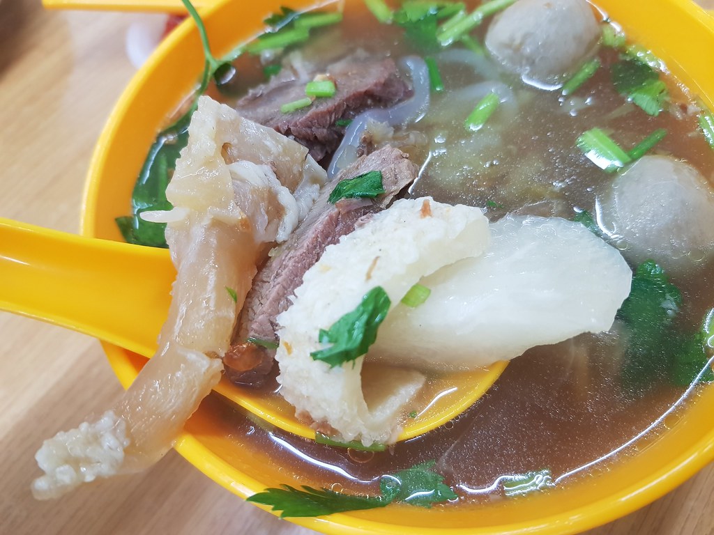 牛腩面(濑粉) Beef Noodle rm$7 & 奶茶 TehC rm$1.80 @ 齊昇美食室 SS2 Rising Kopitiam