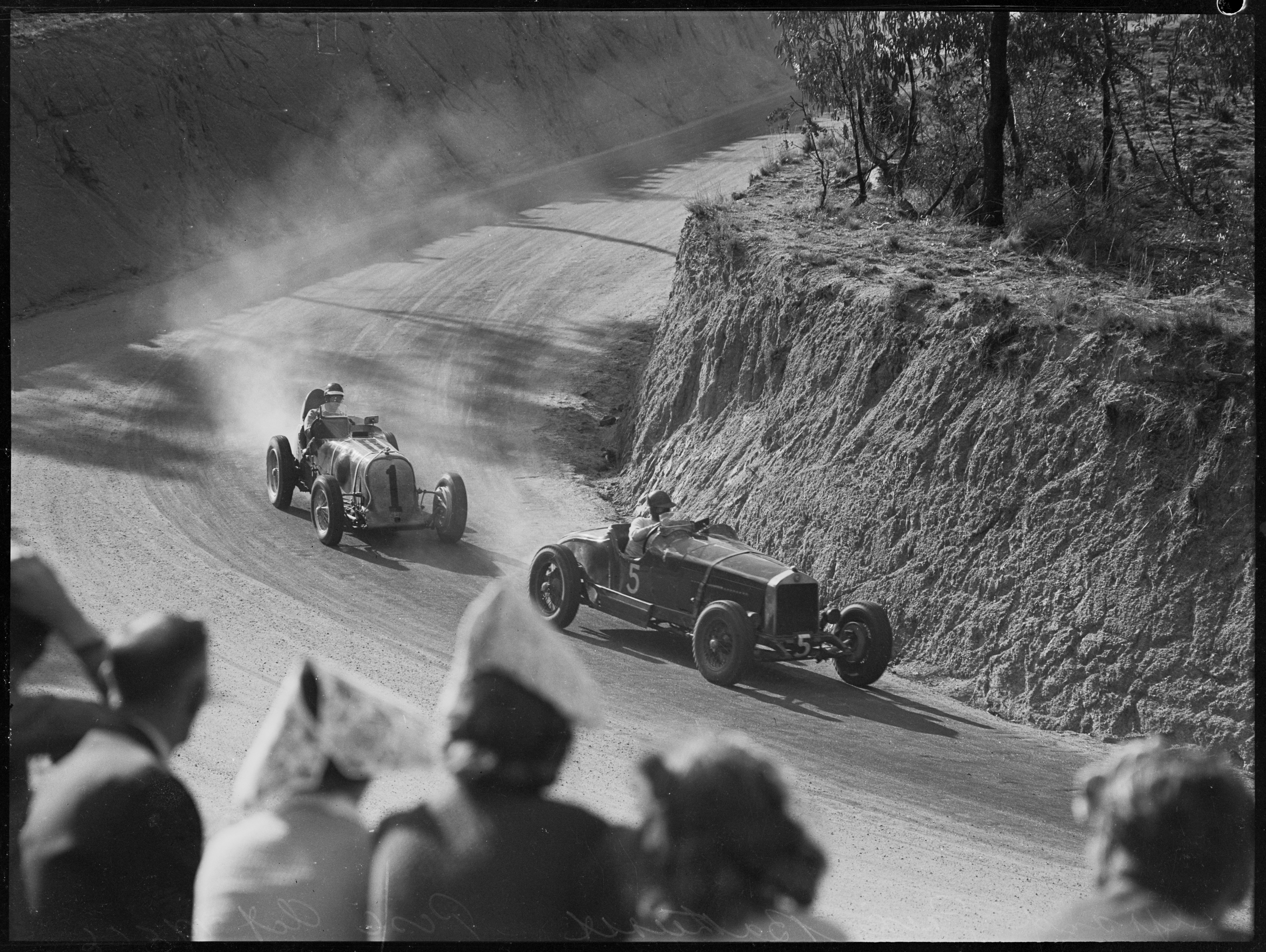 Ted Gray in his Alfa Romeo Ford in front of Frank Kleinig in a Hudson Eight Special, Grand Prix Bathurst, October 1946