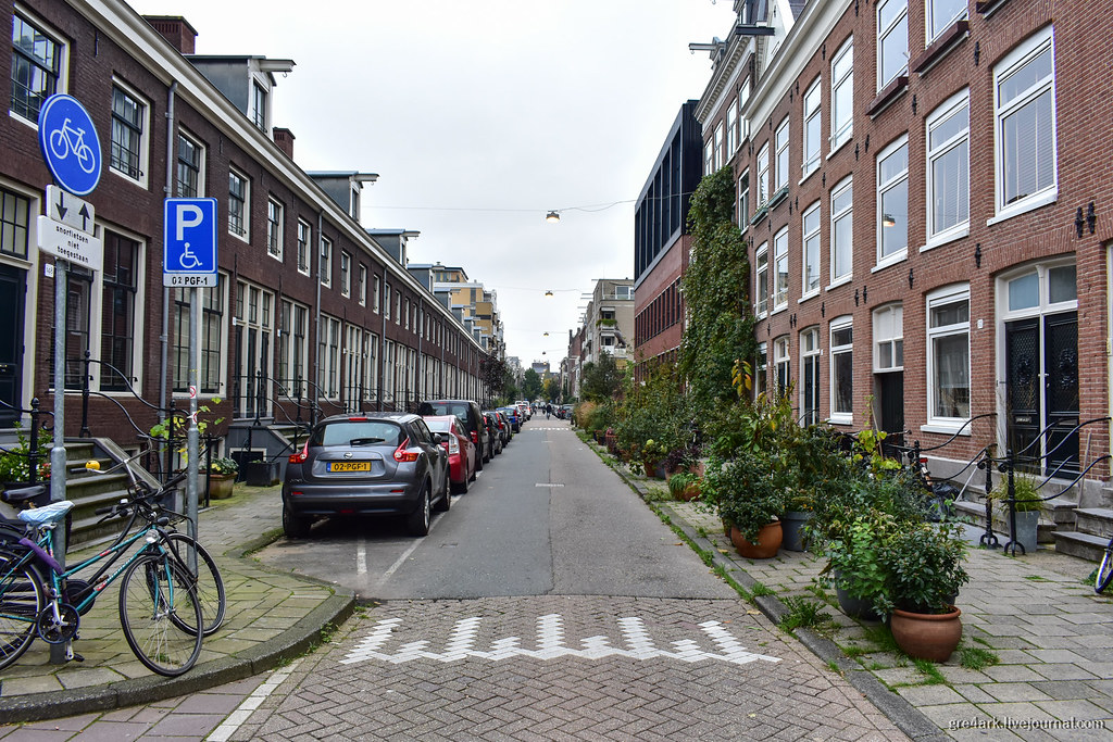 Амстердам: унижение автомобилистов, жизнь на стройке, озеленение и велореволюция Амстердам,общественный транспорт,набережная,жд,парковка,путешествия,озеленение,городской дизайн,велопарковки,велосипед