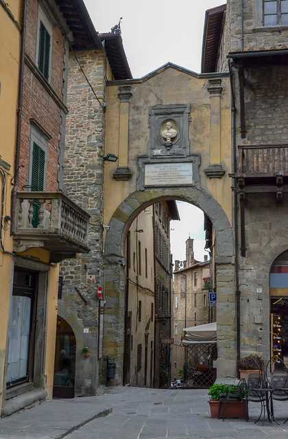 Arch over Via Ghibellina