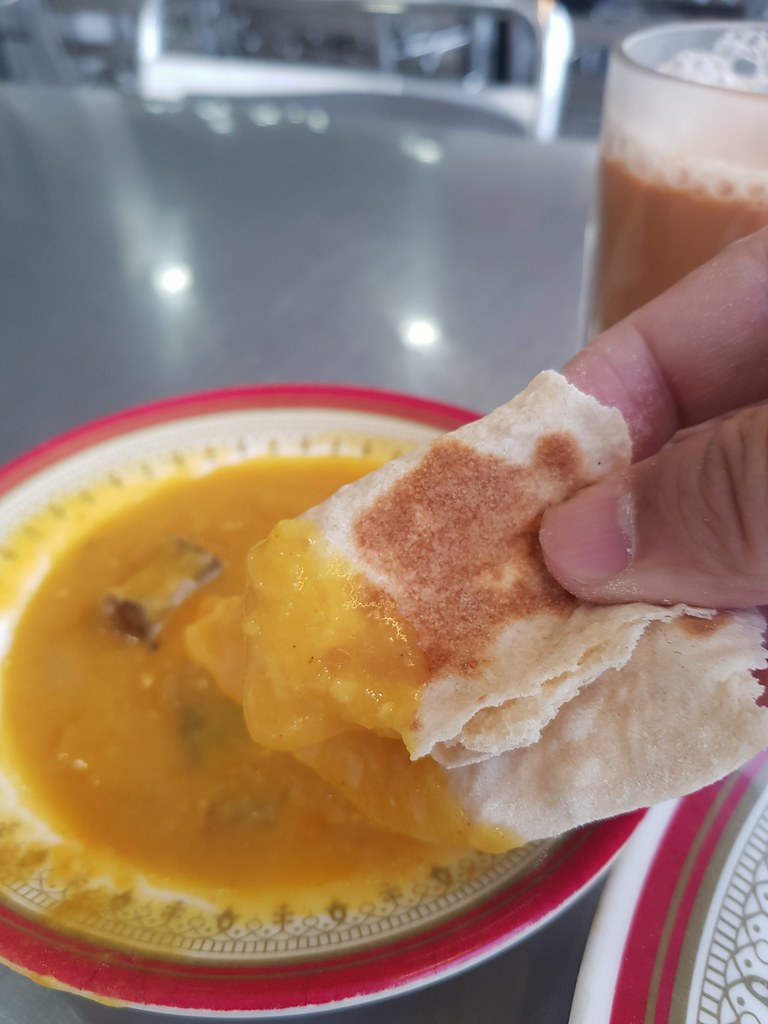 印度烤餅 Chapati rm$2 & 奶拉茶 Teh Tarik rm$1.80 @ Restoran Nasi Kandar Salam, PJ Damansara Uptown
