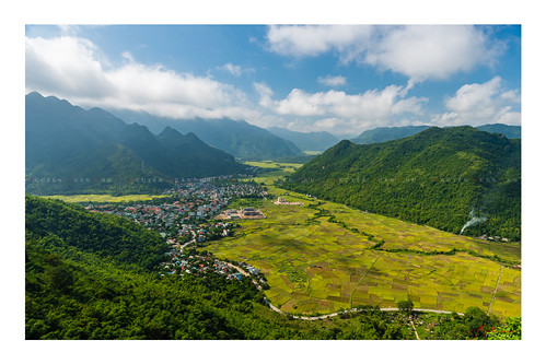 DSC_2243 by Yellow Autumn, Mai Chau is a small town located in the west of Vietnam, which is a beautiful and peaceful valley wh