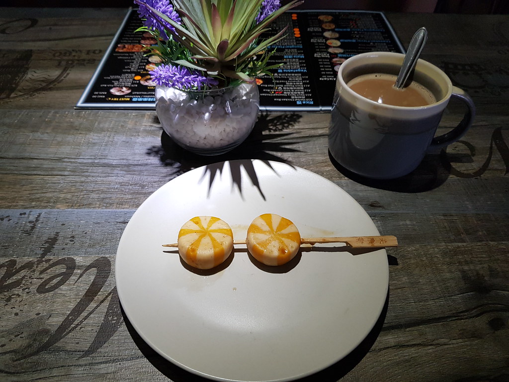 海胆包心圆 Sea Urchin Fish Ball rm$2.50 & 鸳鸯奶茶 Teh Hong Kong style rm$2 @ 小食代 Times Meal USJ1