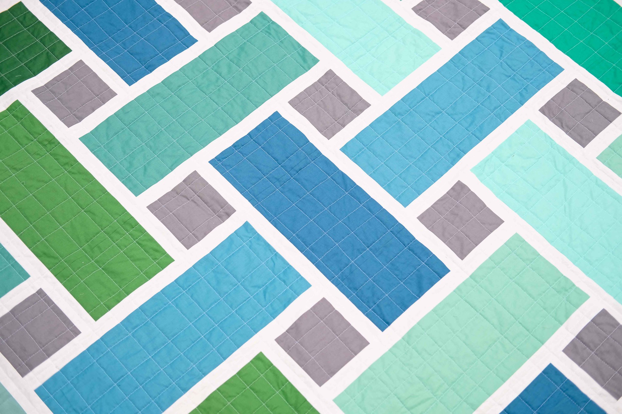 The Tessa Quilt in Solids - Kitchen Table Quilting
