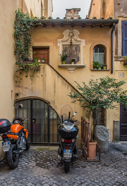 Tiny house, Trastevere, Rome DSC_1131