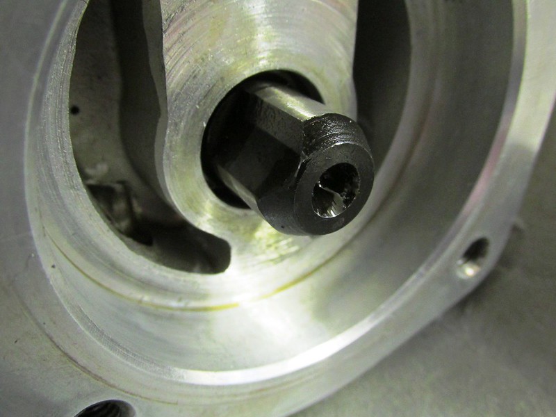 Flat Machined on Nose of Camshaft For Oil Pump Inner Rotor