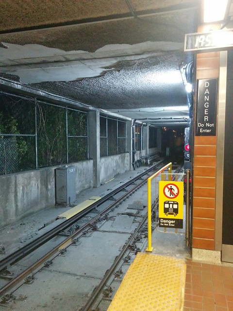 Looking west, Kipling Station #toronto #ttc #kiplingstation #subway #tunnel