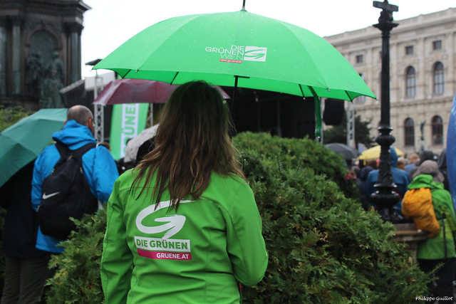 Réunion électorale des Verts autrichiens sous la pluie