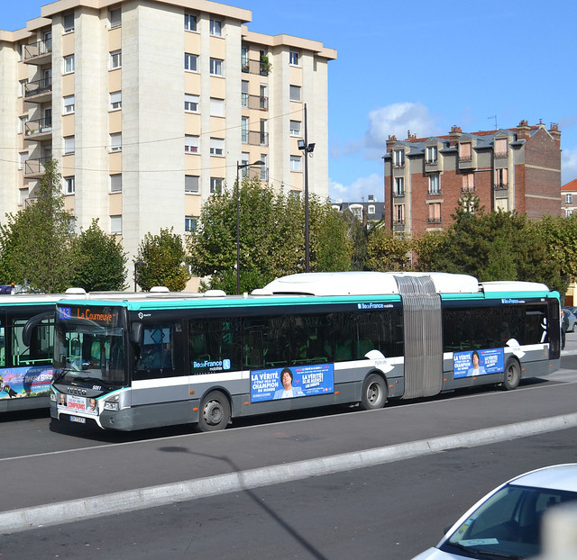 Iveco Bus Urbanway 18 Hybrid, fleet # 5051, RATP/Régie Autonome des Transports Parisiens (Paris Mass Transit Corporation), additional Île de France Mobilités (Greater Paris Regional Transit Authority) markings, downtown Le Bourget, 2019-10-10.