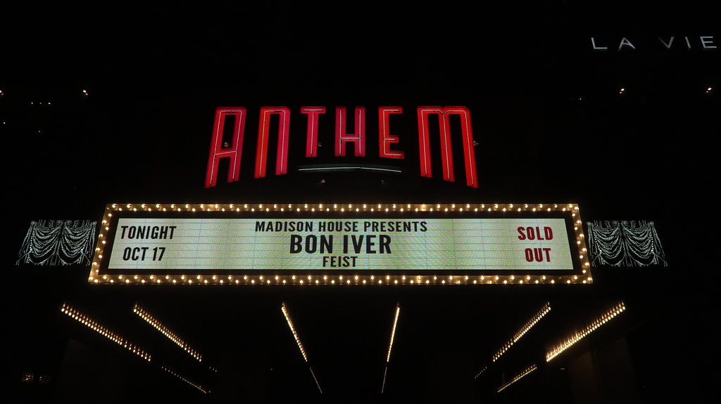 Bon Iver (Autumn Tour Fall 2019) - Justin Vernon with Jenn Wasner (Wye Oak), Andrew Fitzpatrick, Michael Lewis, Matthew McCaughan & Sean Carey