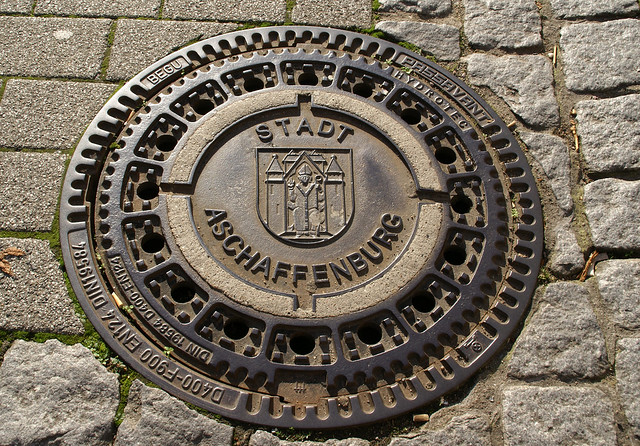 Aschaffenburg, Schloßgasse, Kanaldeckel (manhole cover)