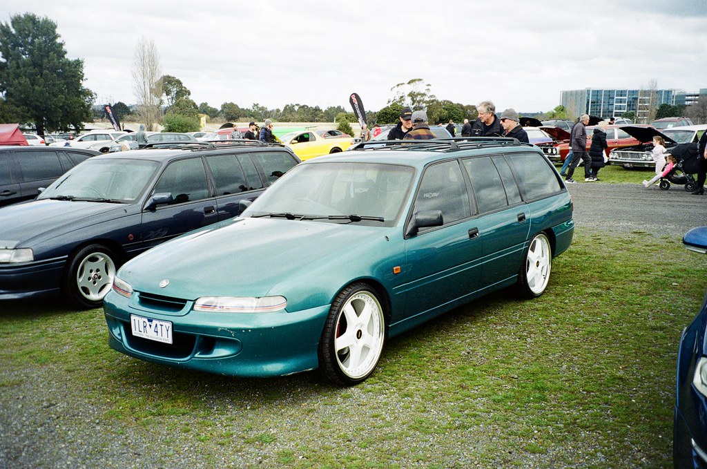 1994 HSV station wagon (photo 2)