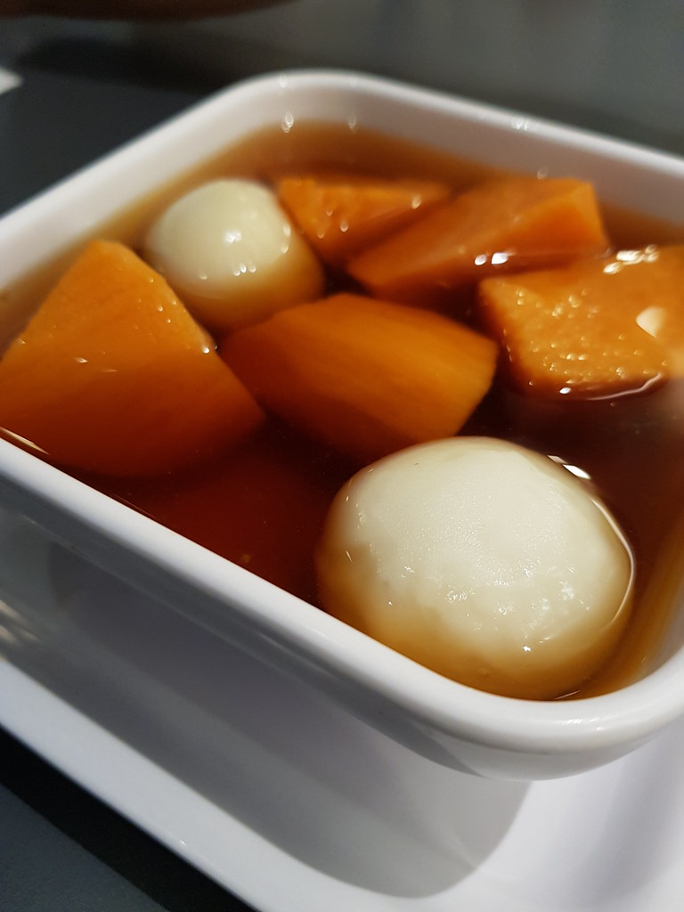 文东姜汤番薯糖水配汤圆Bentong ginger soup with sweet potato and glutinous rice balls rm$7.50 @ 乐在 Let's Joy Cafe USJ10