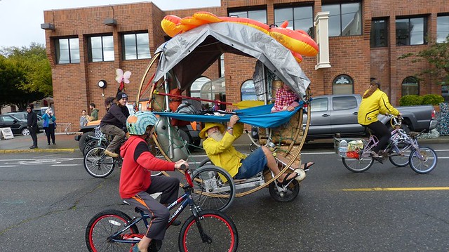 Port Townsend Kinetic Sculpture Race parade full crew '19