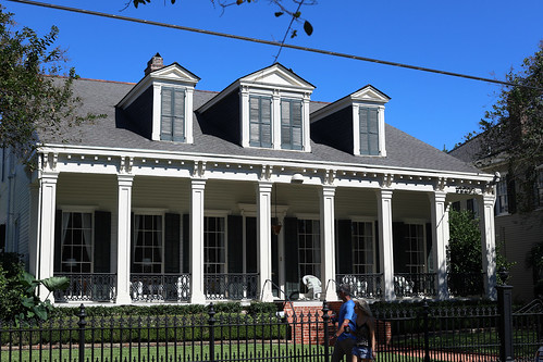 A guided walk in the Garden District