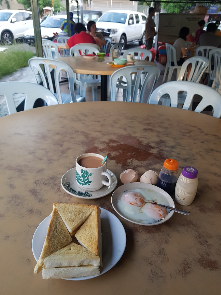 烧面包 半熟蛋 奶茶 Roti Bakar, Telur Setengah Masak & TehC rm$5.9 @ 相有海鲜茶餐室 Restoran Wai Kwan USJ6