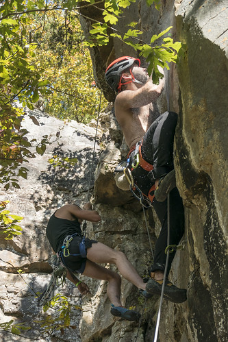kingofthecrag climbingcompetition rockclimbing jamestowncrag arkanas locustgrove batesville climbers