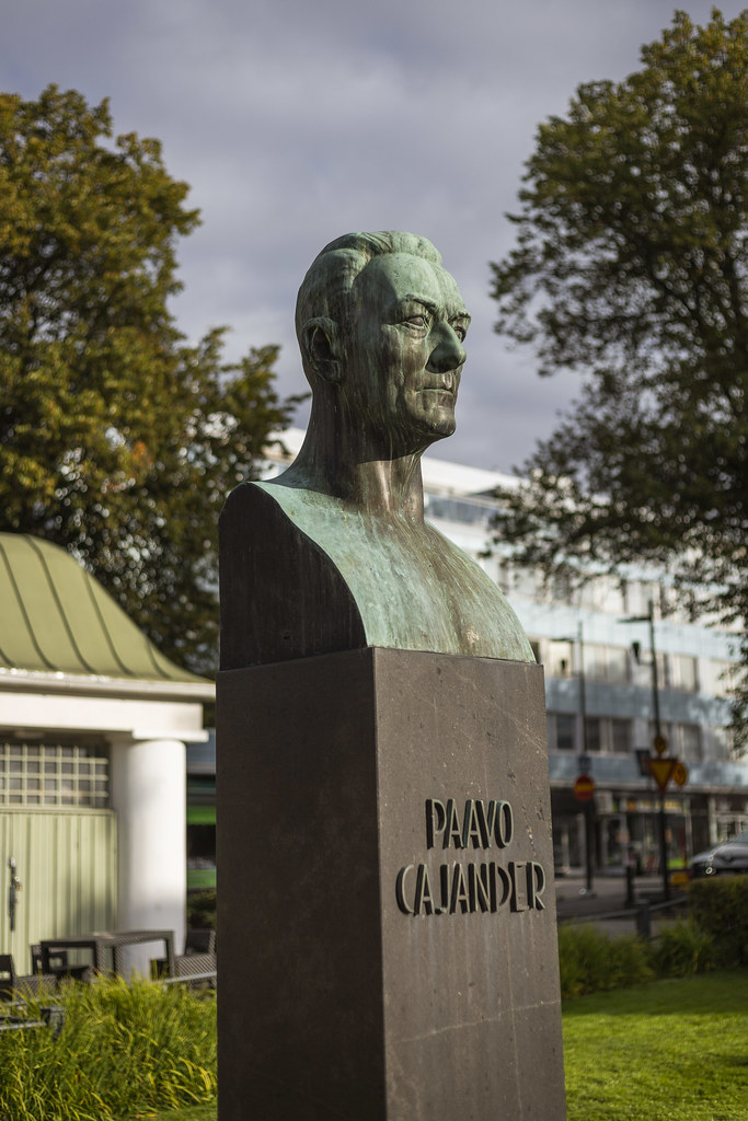 Paavo Cajanderin patsas, Hämeenlinna, Finland