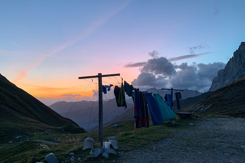 stantönien kantongraubünden schweiz alpen alps hiking mountains sunset sonnenuntergang laundry rätikon