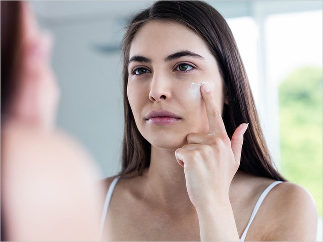 S'attaquer à l'acné adulte par voie orale avec des compléments