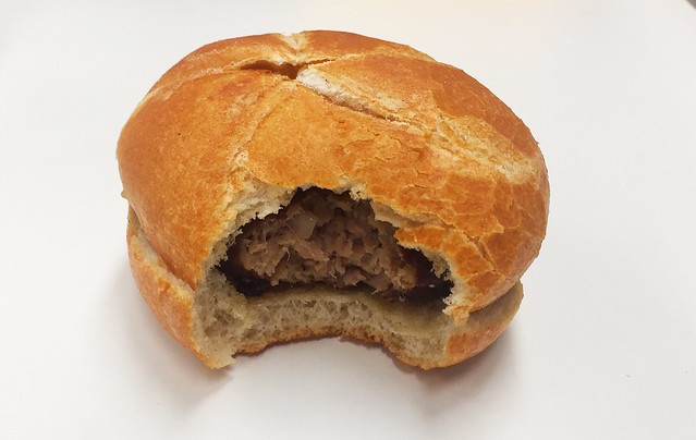 Meatball bun / Fleischpflanzerlsemmel