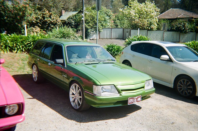 Holden Commodore SS station wagon (VK) (photo 2)
