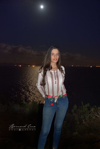 lune moon nuit night lumières lights cityscape landscape view heritage patrimoine sidibousaid portrait mer shooting extérieur tunisie bernardgrua abirbedoui tunis